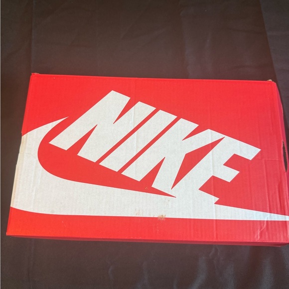 Nike Dunk Low Red size 6.5 women’s - Picture 2 of 11